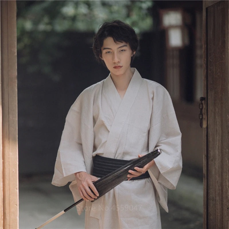 vêtement traditionnel homme kimono blanc