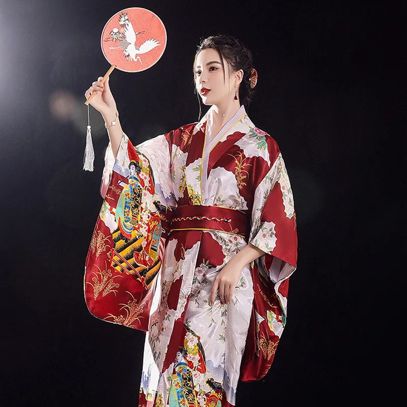 kimono japonais fleuri rouge vermillion