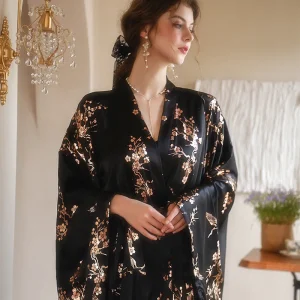 kimono long élégant noir fleuri