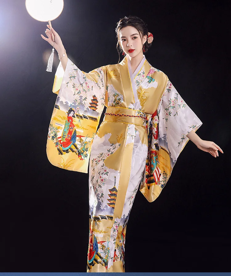 kimono fleuri japonais pour femme jaune