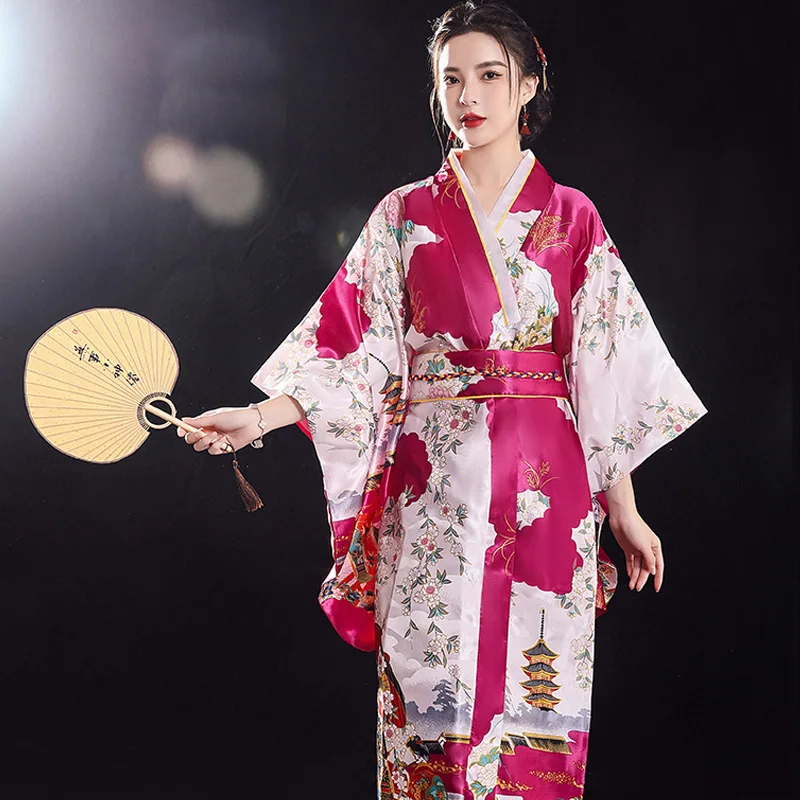 vêtement kimono japonais élégant rose fushia