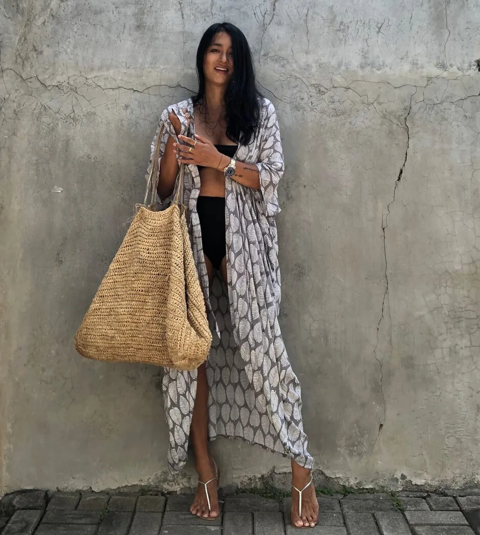 kimono élégant de plage gris