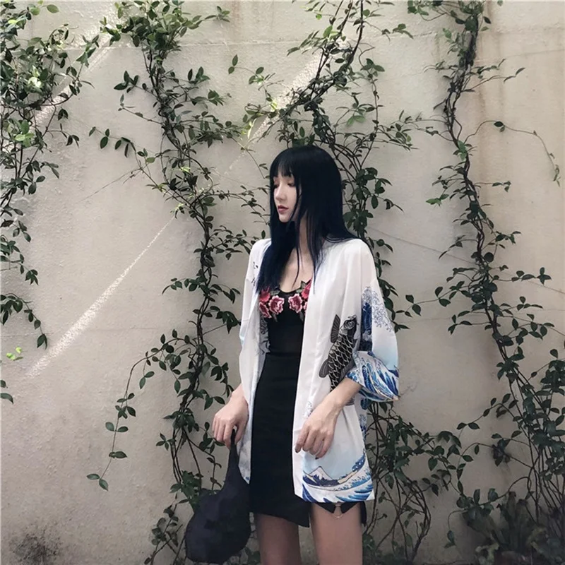 veste kimono femme modèle court en tissu haori blanc