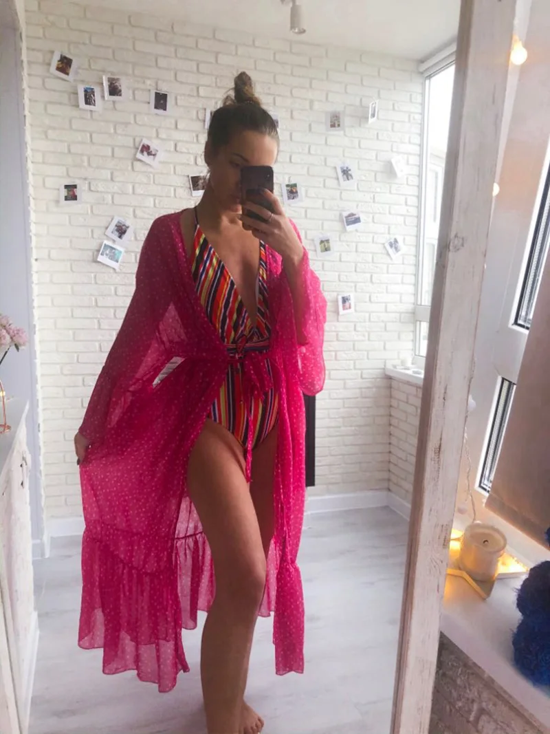 vêtement de plage élégant en rose