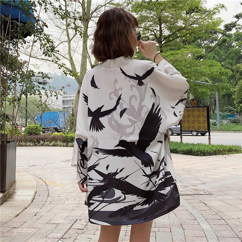 haori femme style kimono avec motif corbeau