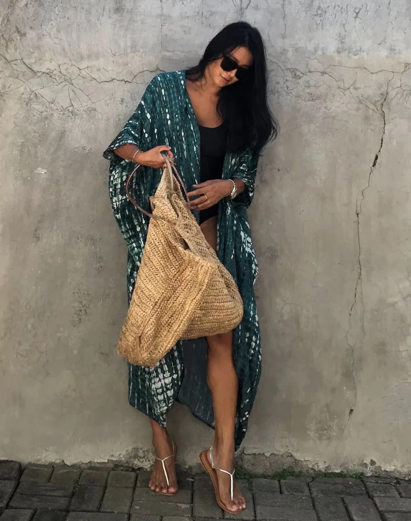 kimono élégant en teintes de vert foncé