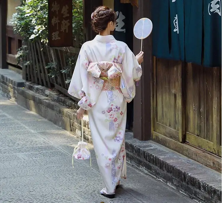 kimono japonais élégant pour femme