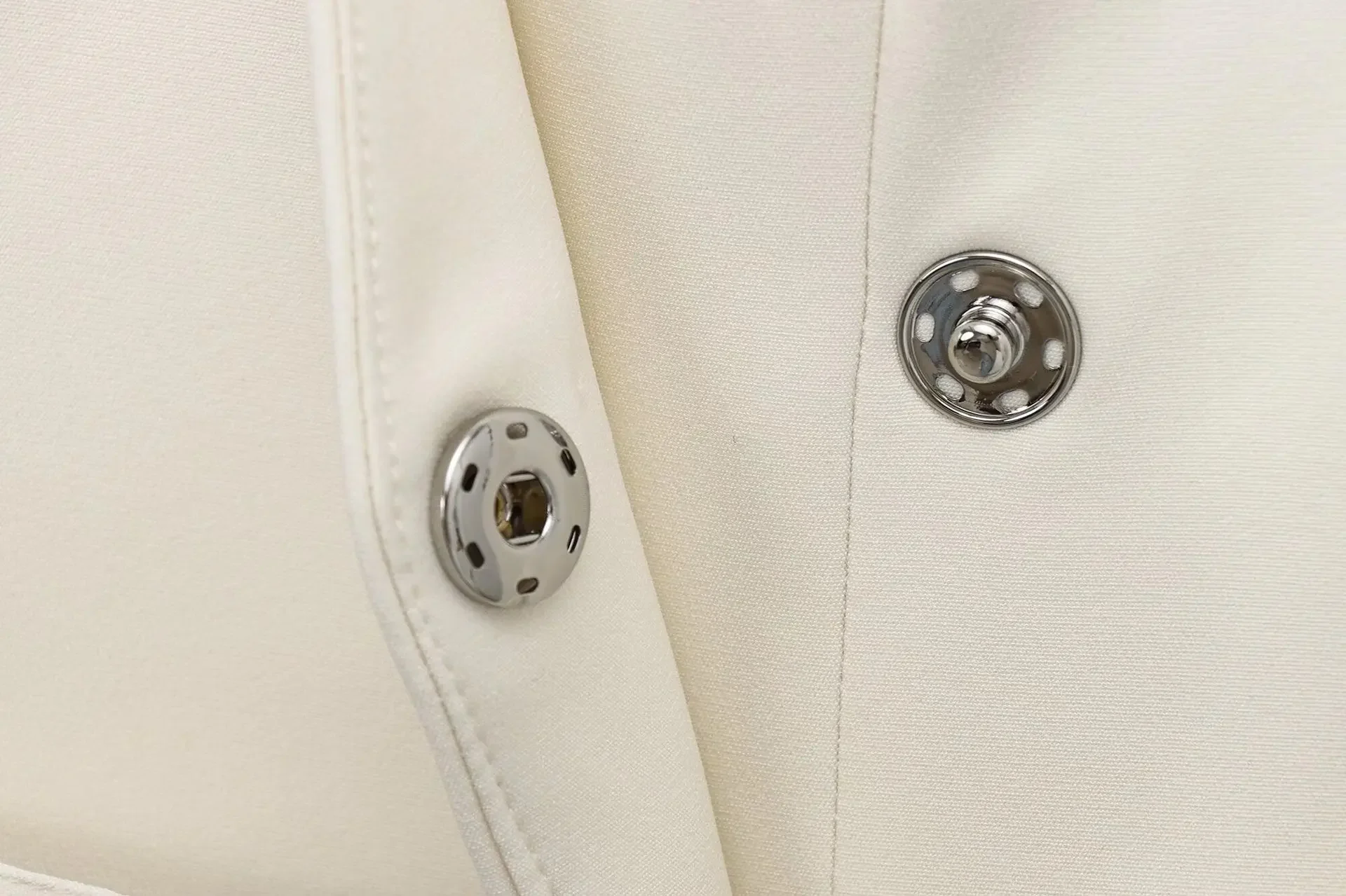 kimono office blanc pour une allure raffinée