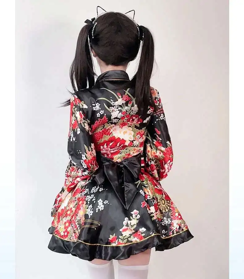 robe noire style kimono japonais traditionnel