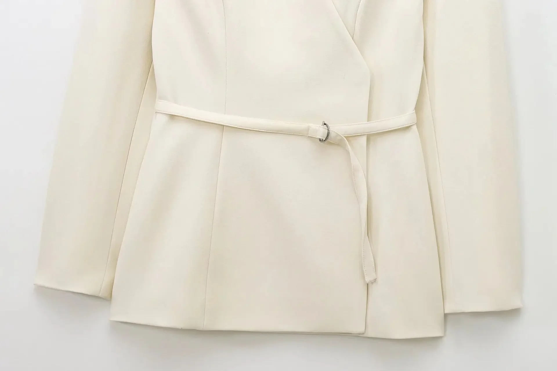 kimono chic blanc idéal pour le travail