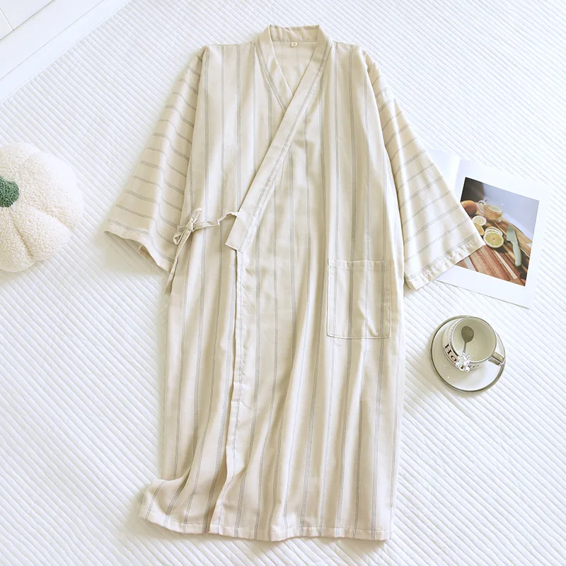 peignoir chic femme avec un design en rayures