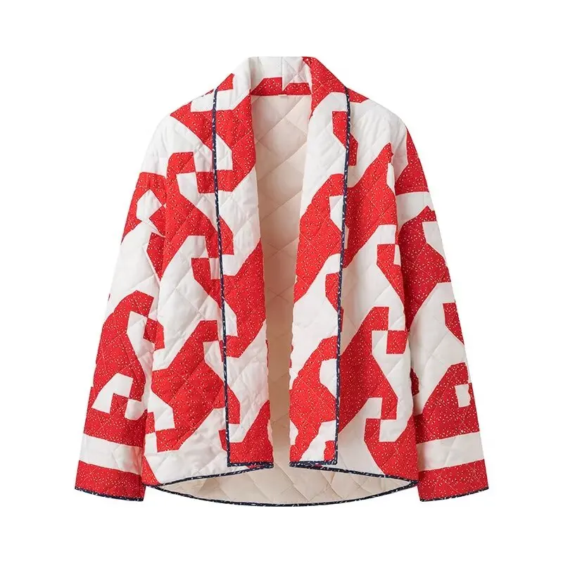 kimono matelassé en rouge au style rétro