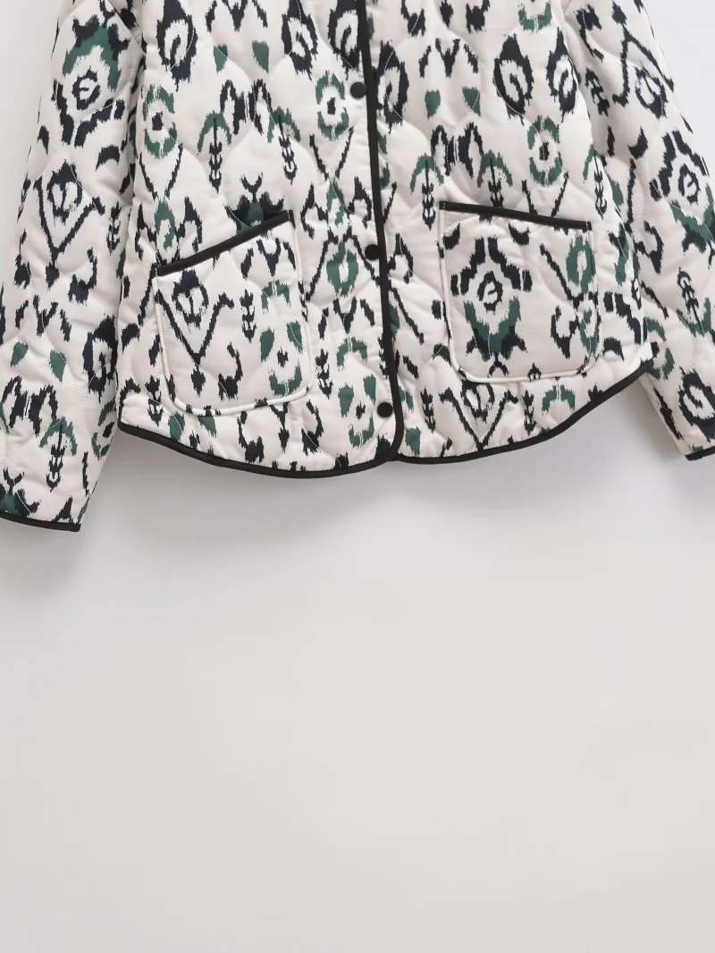 veste kimono élégante en blanc matelassée