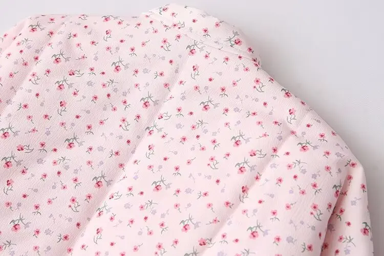 veste féminine en tissu florale rose