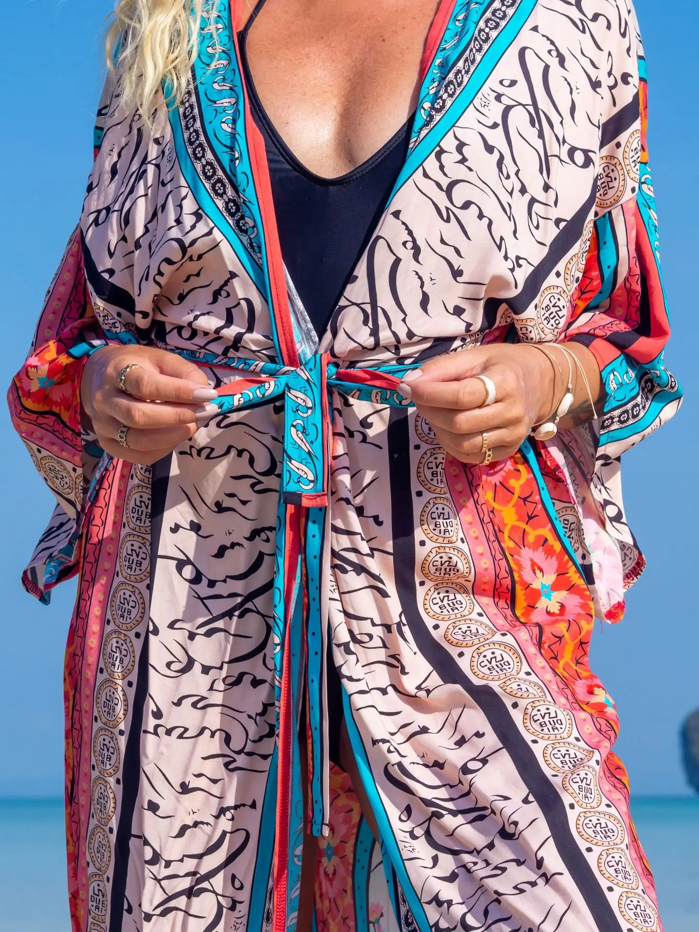 vêtement d'extérieur kimono avec motifs exotiques