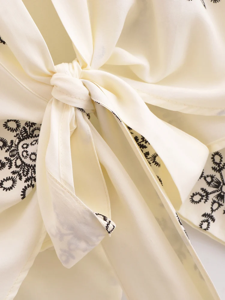 style vintage kimono court femme en blanc