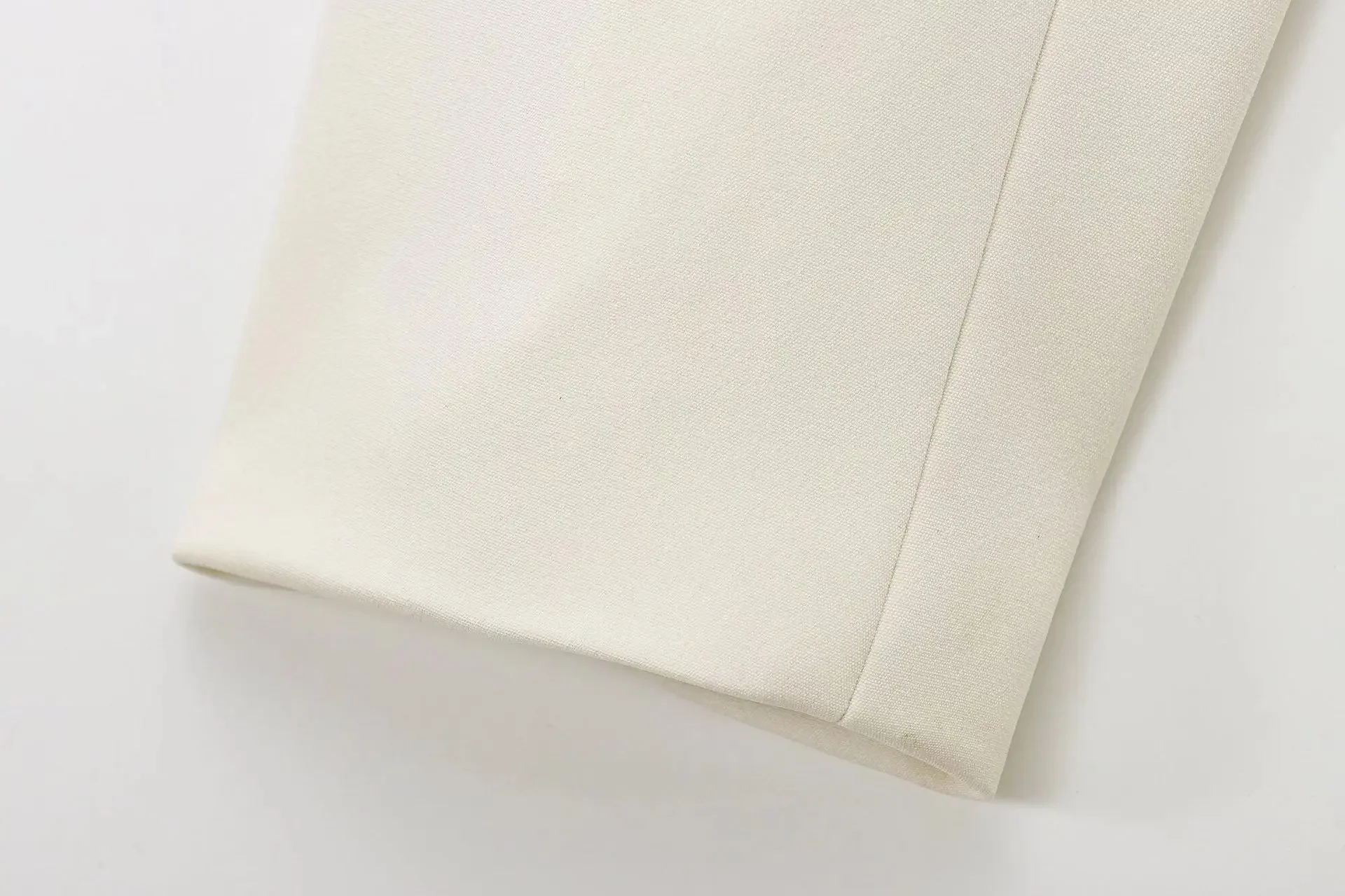 kimono femme blanc avec une coupe élégante