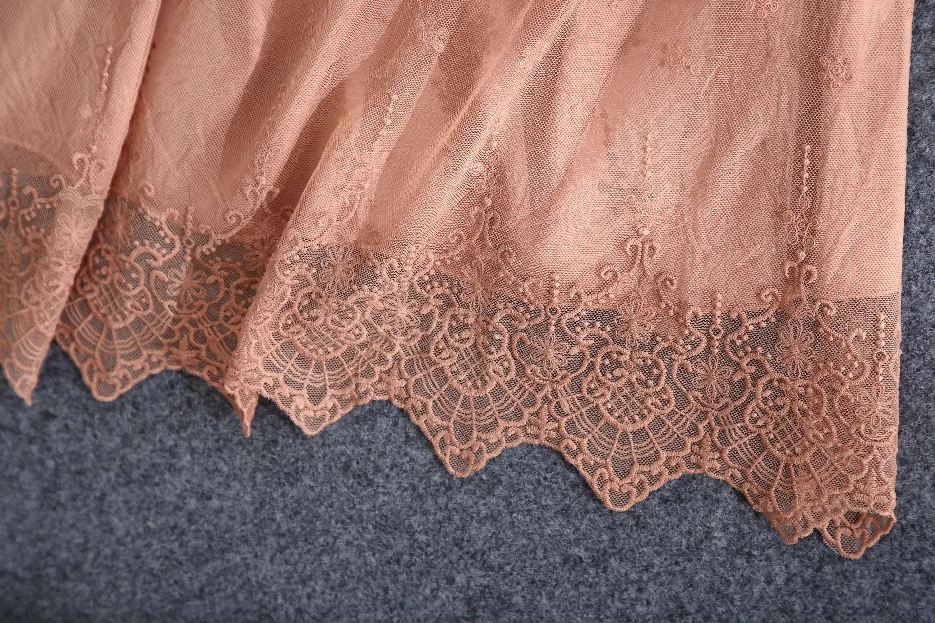 tenue mariage kimono avec détails en dentelle