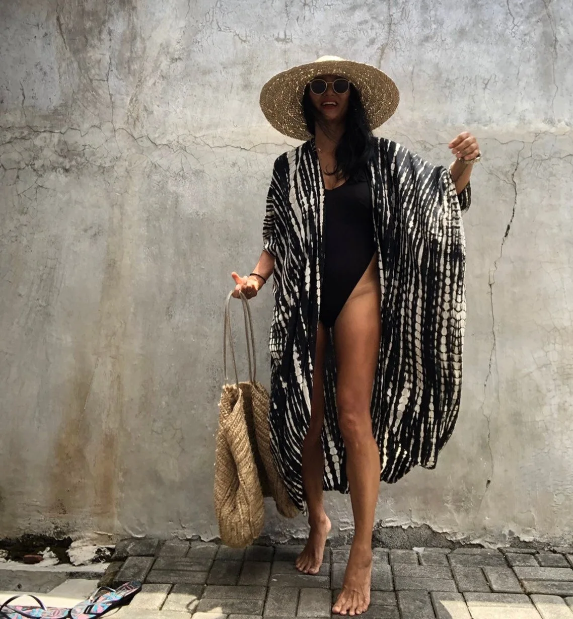 kimono noir décontracté pour se relaxer au bord de la mer